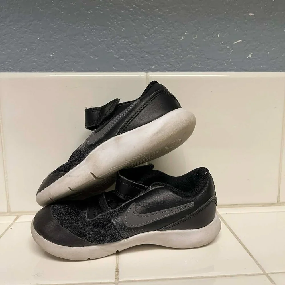 Nike toddler sneakers